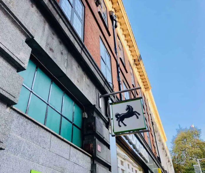 Lloyds Bank Məsuliyyətli AI Əməliyyatlarını Gücləndirir - wecom.az