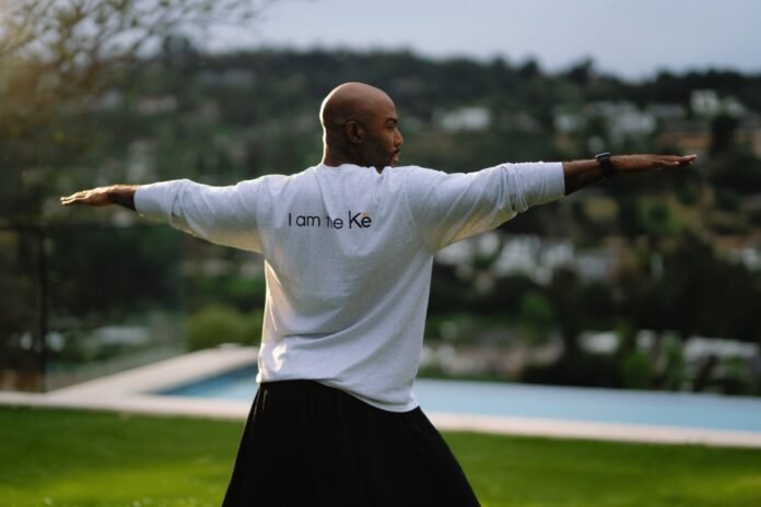 Queer Eye həyat məşqçisi Karamo Brown AI rəqəmsal klonu ilə sağlamlıq tətbiqi Kē təqdim etdi - wecom.az