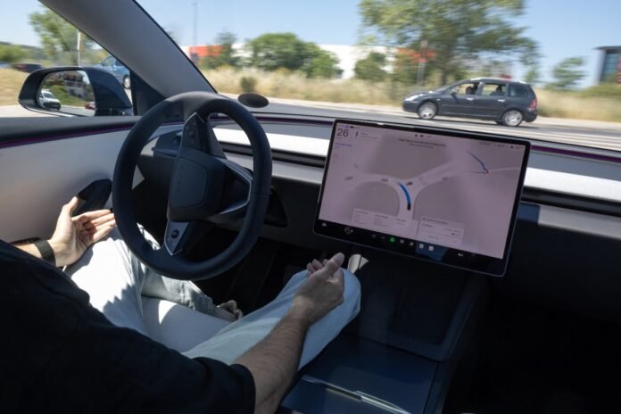 Tesla-nın FSD sistemi diqqət mərkəzində: Nəqliyyat gələcəyi AI ilə yenidən formalaşır - wecom.az