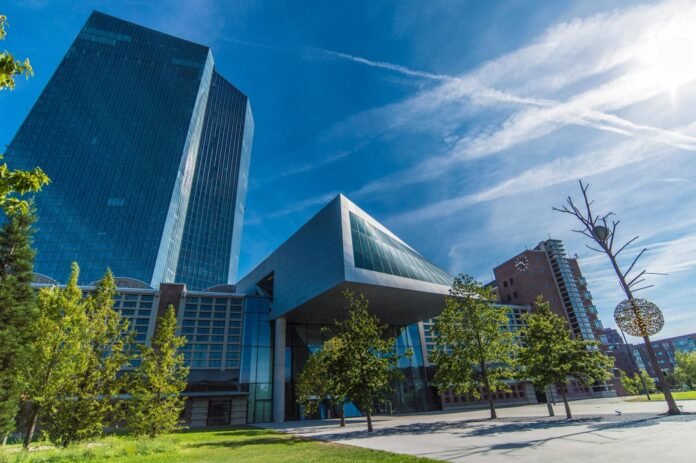 Avropa Mərkəzi Bankı rəqəmsal avro pilotu üçün Deutsche Bank və Revolut-u seçdi - wecom.az