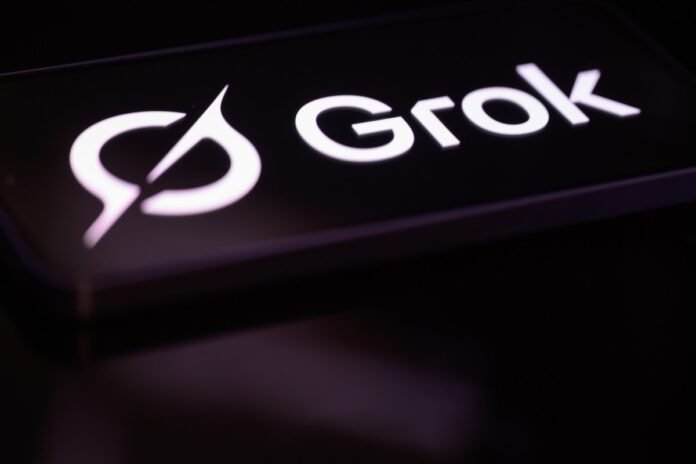 Qadın ögey atasının Grok ilə uşaqlıq fotosunu pornoqrafiyaya çevirdiyini iddia edir - wecom.az