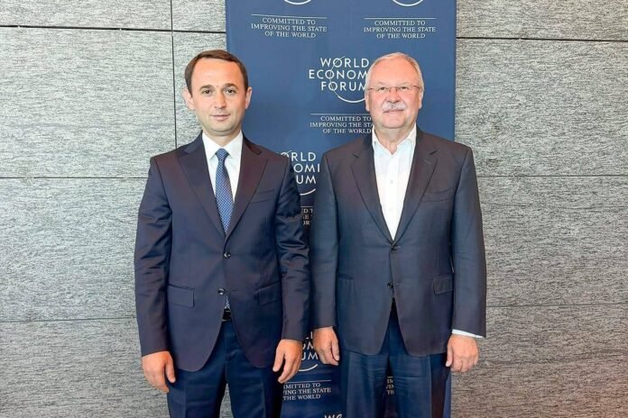 AZCON Holding Dünya İqtisadi Forumu ilə süni intellekt sahəsində əməkdaşlığı genişləndirir - wecom.az