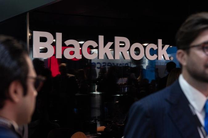 BlackRock bitcoin investorlarını itkilərdən qoruyan fond təklif edir - wecom.az